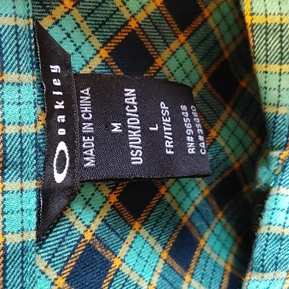 💚Women's Oakley Plaid Flannel Button Down Shirt - Picture 3 of 8